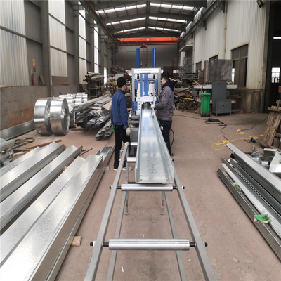 Китай 3mm подгоняли гальванизированные Purlins поверхностного покрытия стальные для промышленной пользы поставщик