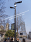 Интегрированный гальванизированный стальной фонарный столб улицы с дорожным знаком экрана света СИД поставщик